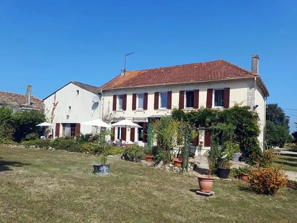 Charmante ferme charentaise avec vue magnifique et potentiel gîte