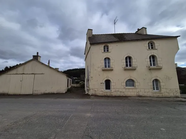 Propriété à finaliser Deux maisons en pierre Centre-bou
