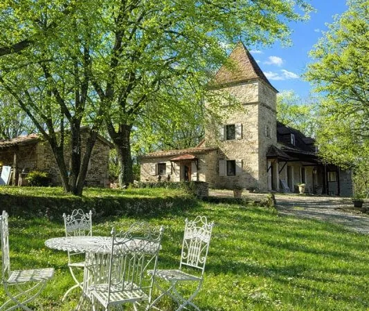 Belle Propriete Avec Pigeonnier Et Dependances Dans Un Cadre Boise Au Calme
