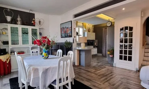 Maison 8 pièces 240 m²