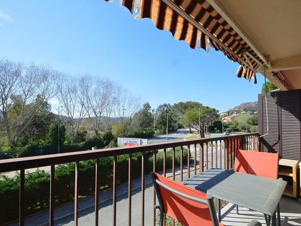 Studio à vendre à Agay avec vue dégagée et aperçu mer