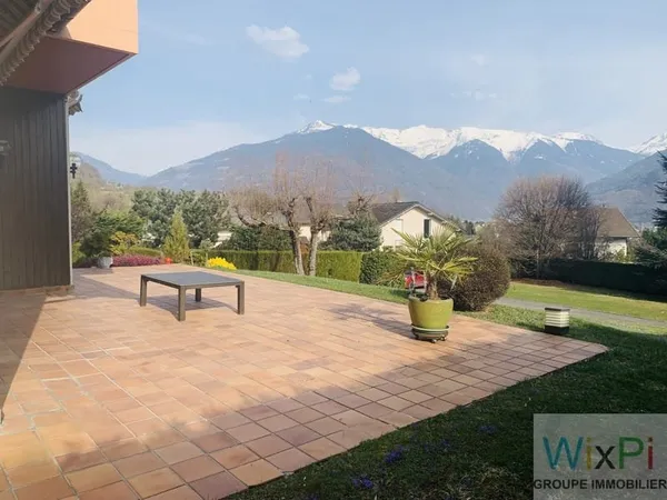 VILLA DE TYPE T7 DE 300m2 TERRAIN DE 2300M2