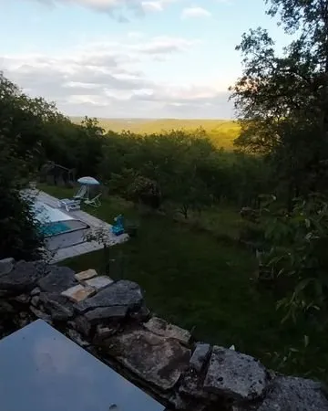Maison en pierre perigourdine avec vue