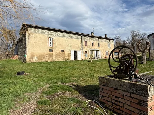Corps de ferme avec dépendances