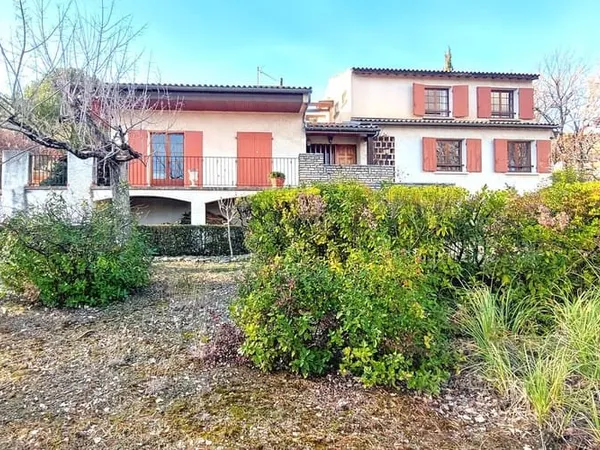 Maison 8 pièces 205 m²