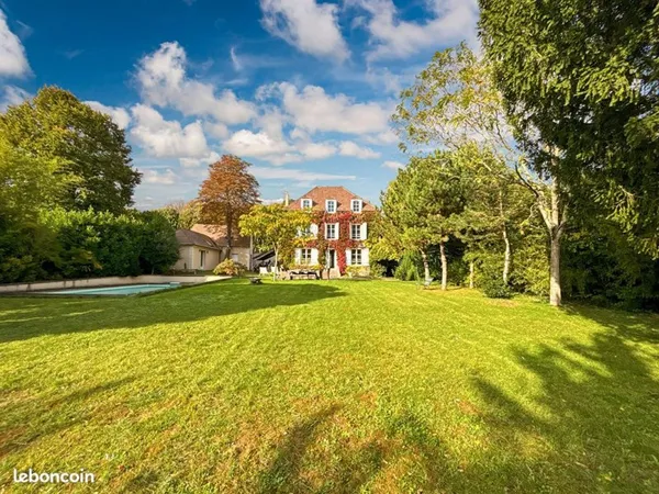 Château 7 pièces 250 m²