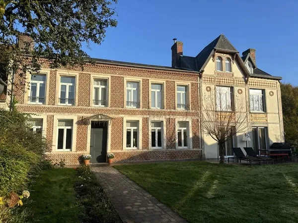 Maison 9 pièces 320 m²