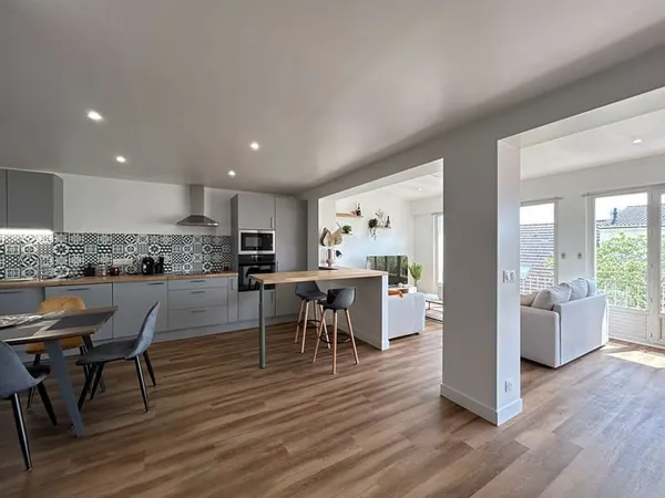APPARTEMENT T5 MEUBLE 103 M2 - SECTEUR CHARLES ARNOULD - CLAIRMARAIS
