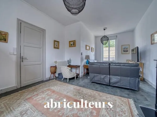 Maison rénovée - 190 m² - 6 pièces avec cour - Matha
