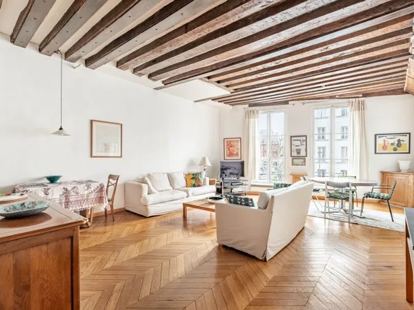 Marais / Place des Vosges - 101m² - 3 chambres - Ascenseur - Charme & volumes
