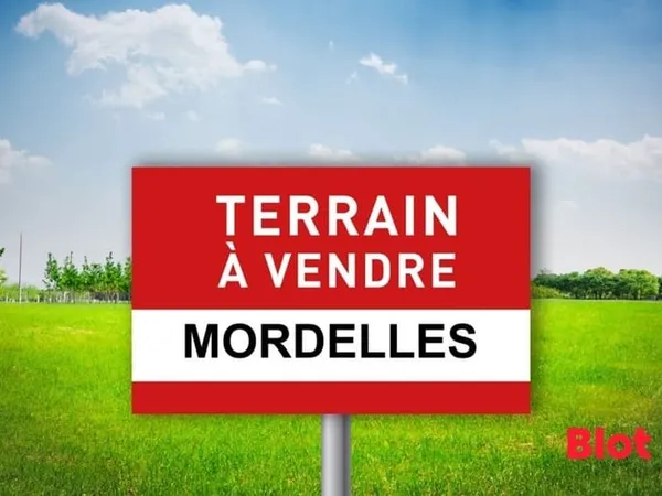 A VENDRE à MORDELLES CENTRE BOURG - TERRAIN CONSTRUCTIBLE - 200 M²