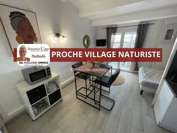 Studio avec terrasse et place de parking à la Pinède proche du village naturiste