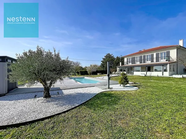 Maison rénovée 193m² à vendre, 5 chambres, piscine et jardin, 8 minutes de Villefranche de Lauragais