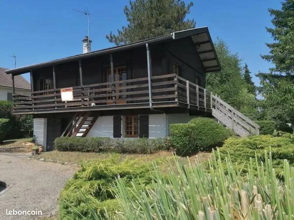 Vends chalet sur grand terrain agréable