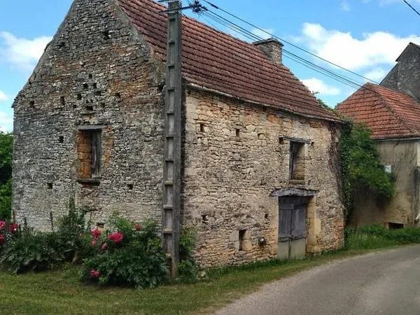 Maison et deux granges à rénover
