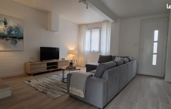 Maison avec extérieur
