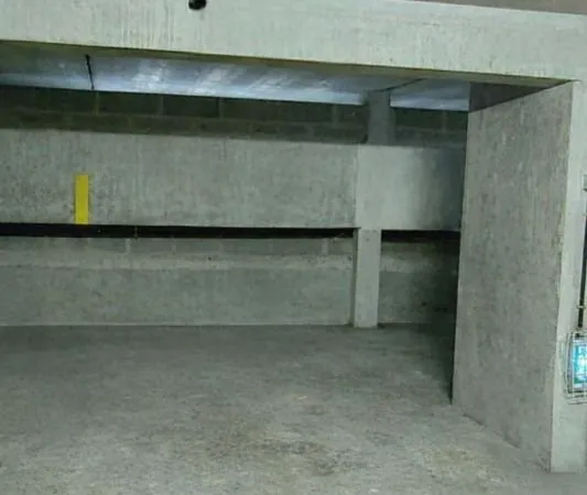 Place de parking sécurisé couvert