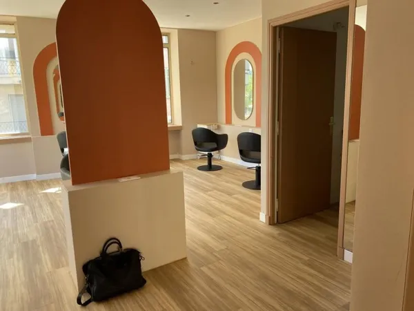 A LOUER SALON DE COIFFURE DE 90M2 MOUANS SARTOUX ALPES MARITIMES