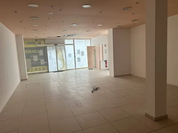 Local commercial 265 m²