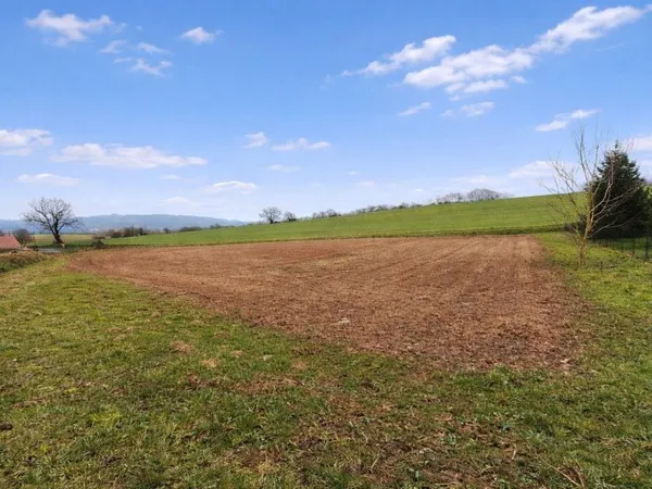 Grand terrain constructible 3520 m² 15min de Aire
