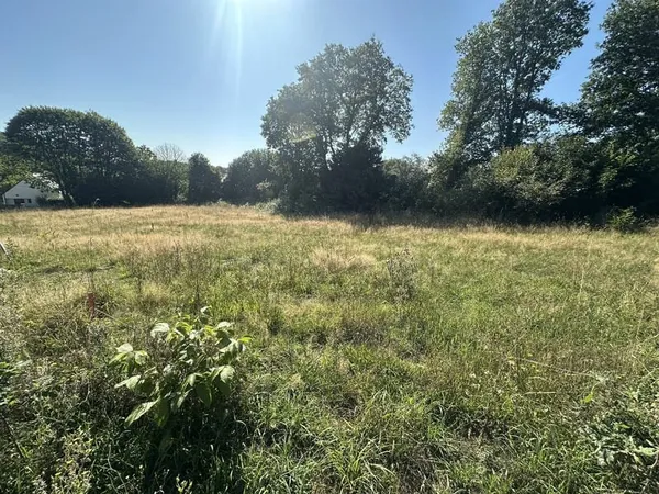 TERRAIN CONSTRUCTIBLE 539 m2 VIABILISÉ PROCHE CENTRE-V