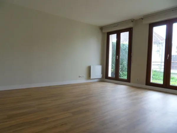 STUDIO (35 m2) COMPIEGNE PROCHE CENTRE VILLE