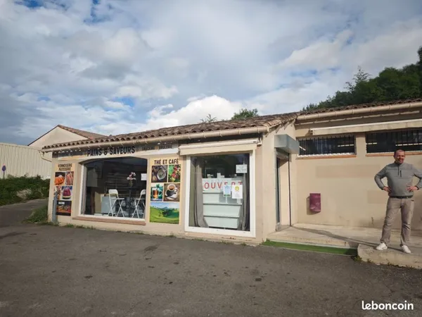 Point de vente Boulangerie-Terminal de cuisson - Pâtisserie situé sur un axe très passant (environ 1