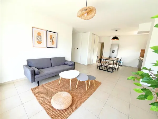 Appartement - 4ème étage - 53 m2 - 2 pièces - Meublé