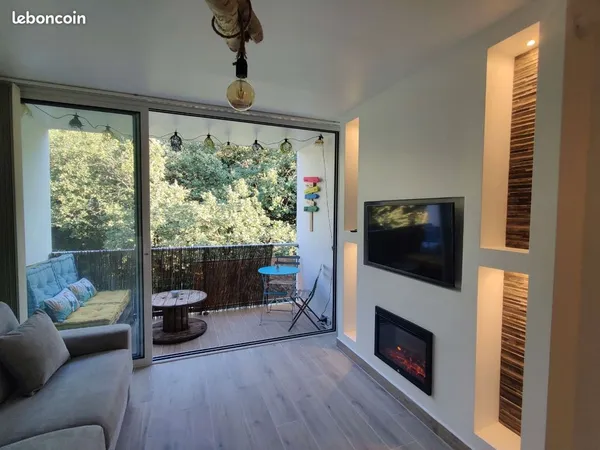 Studio cap brun à vendre