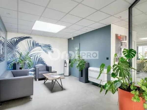 Local d'activité 759 m²