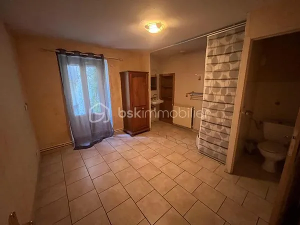 SAILLANS - Plateau avec combles 71 m²