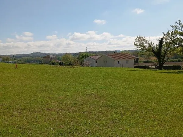 Terrain 679 m²