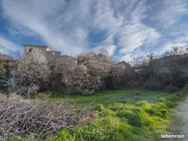 Terrain à bâtir avec 400 m2 de SDP constructible, proche centre