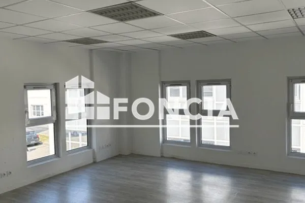 LOCAUX_COMMERCIAUX