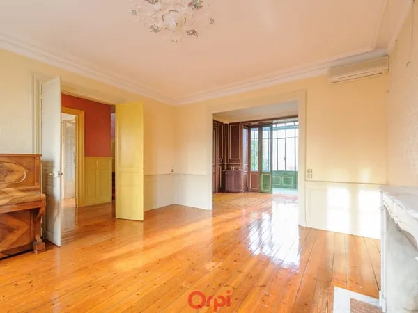 Maison 7 pièces 235 m²