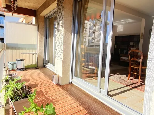 UN APPARTEMENT AU DERNIER ETAGE, AVEC GARAGE, A PERPIGNAN SU