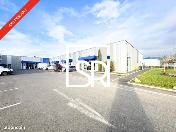 Local commercial 157 m² THIERS