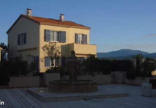 Maison 5 pièces - 142 m² à Tanneron (Var)