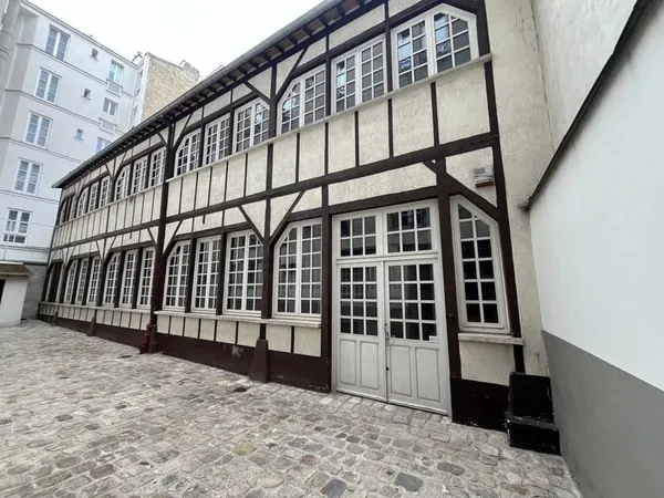 Bureaux / Local commercial de charme à louer - Rue de Paris, Cours