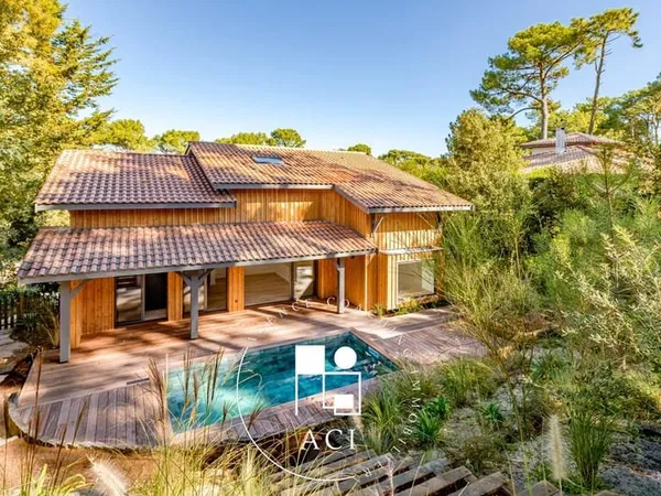 Villa d'exception rénovée avec piscine et prestations de standing
