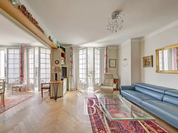 Versailles - Rare : Élégant appartement de 110 m² dans immeuble en pierre de taille avec ascenseur, 