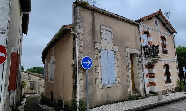 Dpt Charente (16), à vendre SAINT AMANT DE BOIXE maison P3 - Terrain de 130