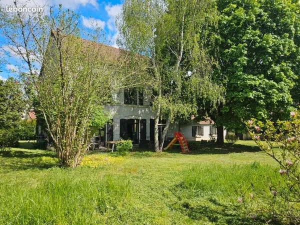 Maison familiale 154 m² - 4 chambres - Terrain 1 154 m² - Jouet-sur-l'Aubois
