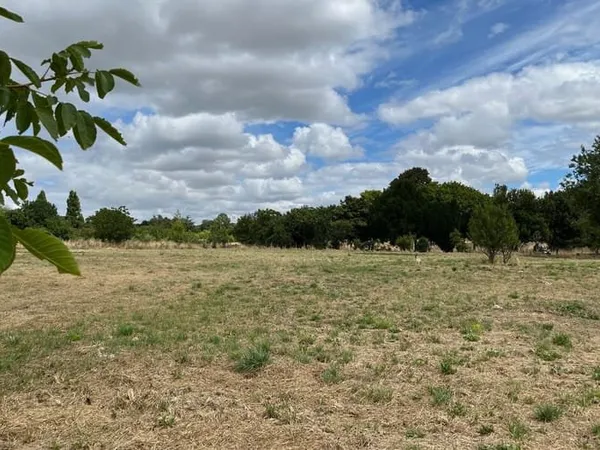 Terrain 1483 m²