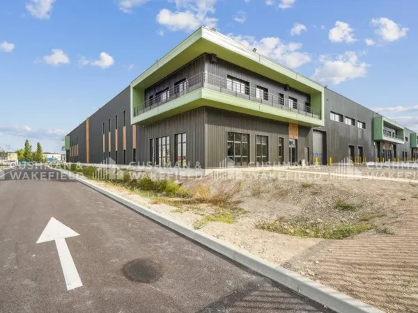 Local d'activité 6651 m²
