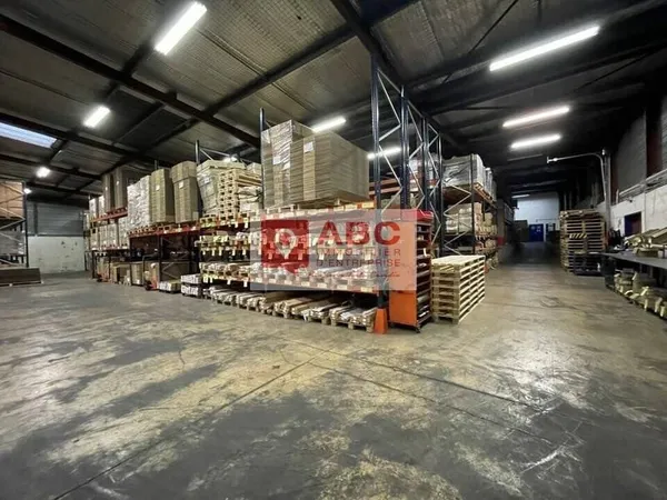Local d'activité 2300 m²