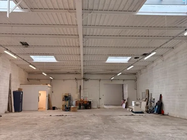 Entrepot industriel - cellule commerciale