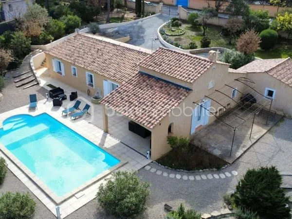 A VIDAUBAN (VAR) - Villa de plain-pied 5 pièces - 112 m² sur 2 500 m² de terrain avec piscine et deu