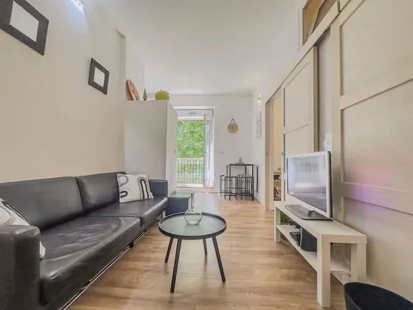 GRENOBLE - 14 Place Saint Bruno, appartement meublé 3 pièces de 38m²