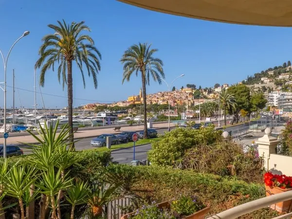 MENTON GARAVAN Face au port